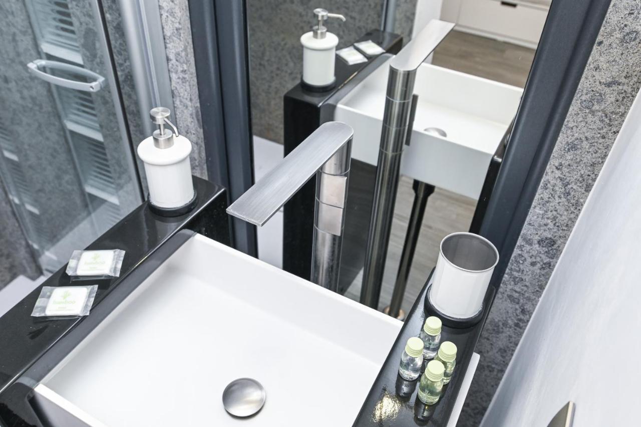 רומא The Essential Trastevere Design Studio מראה חיצוני תמונה